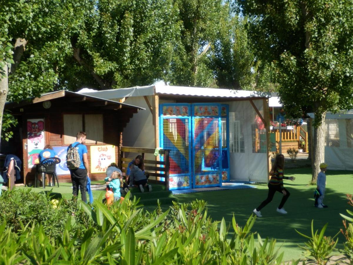 Hotel Camping Les Sables du Midi à Valras-Plage Extérieur photo